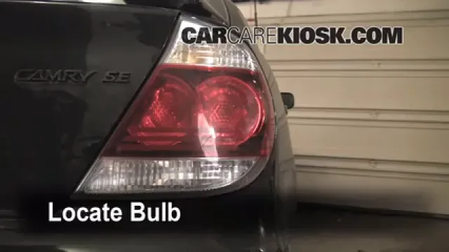 2006 Toyota Camry LE 2.4L 4 Cyl. Luces Luz de reversa (reemplazar foco)